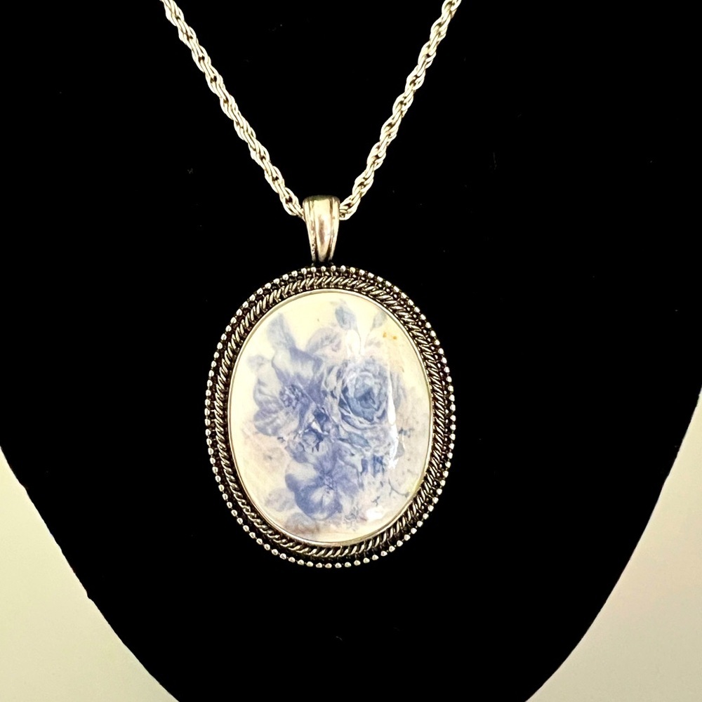 Elegant Silver Pendant Necklace with Antique Style Blue Rose Design - Picture 3 of 4